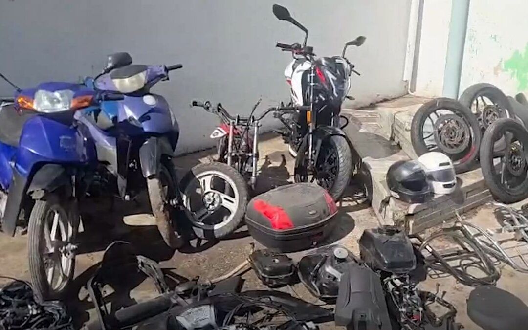 Operativo en Lomas de Zamora: cinco detenidos, armas secuestradas y 11 motos incautadas