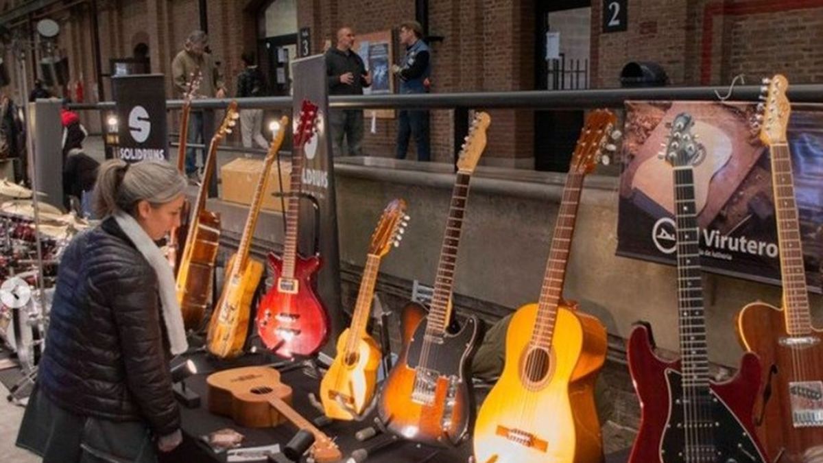 Expo Luthiers de la UNLa con participación de Lomas Exposición de instrumentos artesanales en la Expo Luthiers de la UNLa