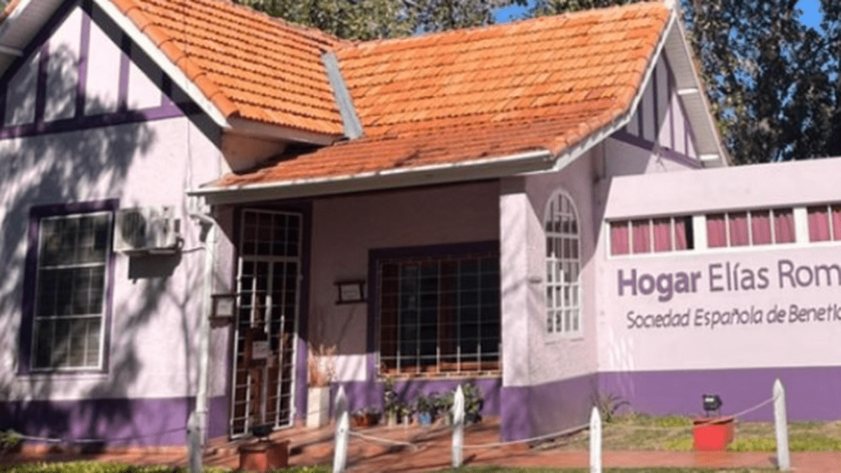Hogar Elías Romero de Temperley Frente del Hogar Elías Romero de Temperley, donde residen 180 adultos mayores.