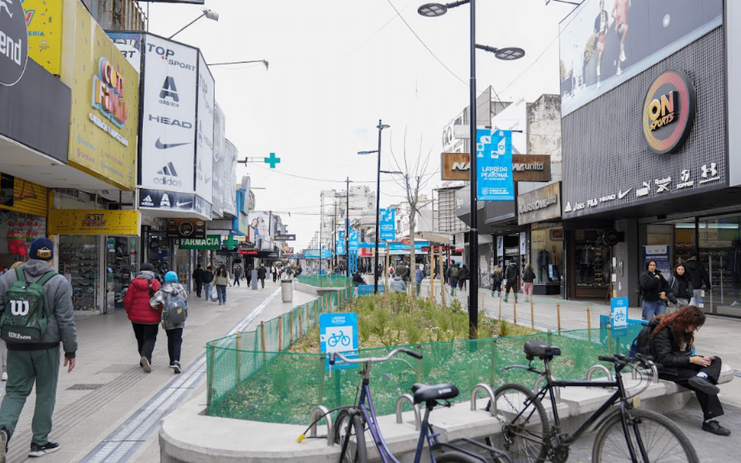 Peatonal Laprida: la renovación entra en su etapa final