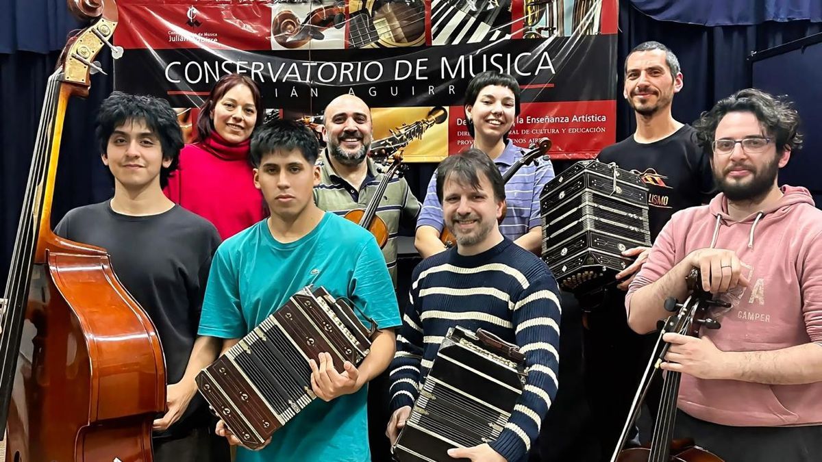Festival por los 75 años del Conservatorio Julián Aguirre Músicos del Conservatorio Julián Aguirre durante la presentación del festival aniversario
