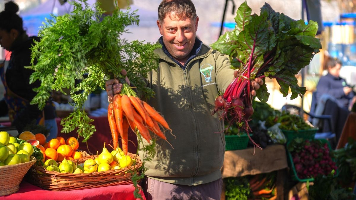 Mercado Consciente de Productores en Banfield Puestos del Mercado Consciente de Productores en la Plaza Roberto Sánchez de Banfield