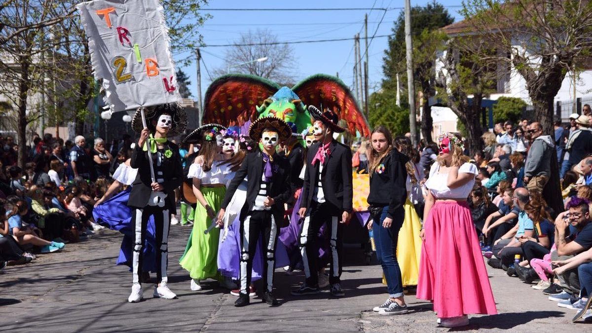 La SEJU vuelve a las calles de Turdera Jóvenes participantes de la SEJU durante los preparativos en Turdera