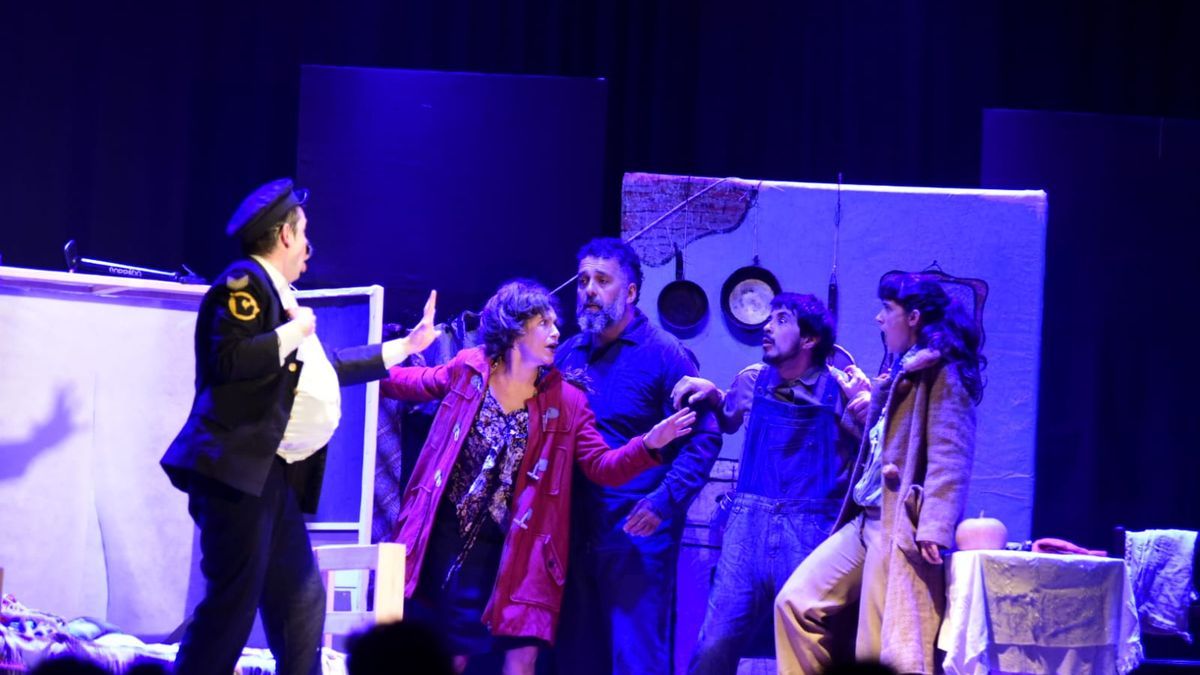 Teatro a la gorra en Lomas: “No se paga” El elenco de “No se paga”, obra de teatro independiente que tendrá funciones a la gorra en Llavallol y Temperley.