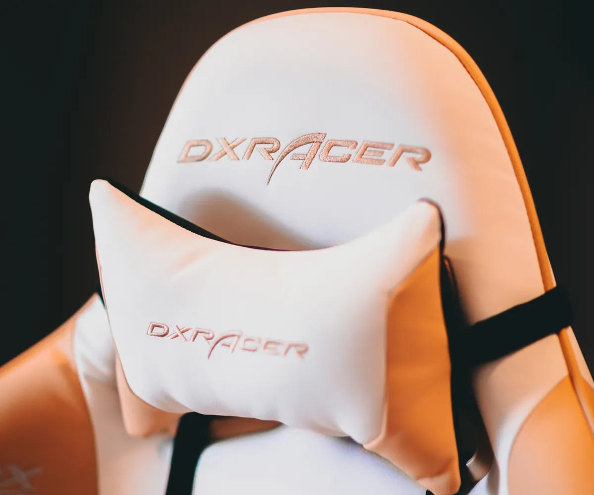 Silla gamer blanca de respaldo alto